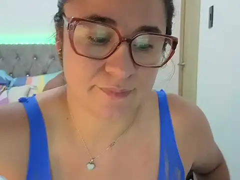 estrellajunior online show from April 18, 2026, 2:47 am