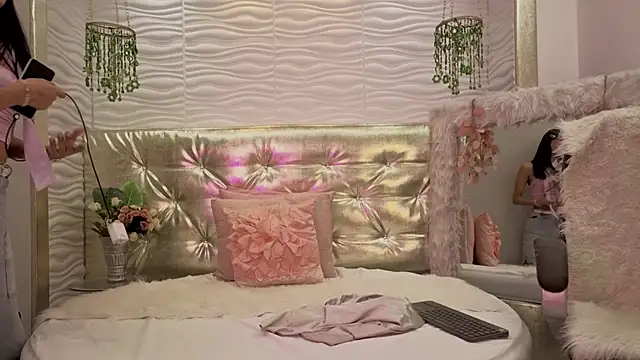 MaddyCooper  online show from April 15, 2026, 7:58 pm