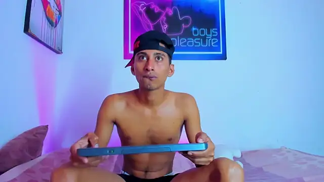 Boys xxx  online show from April 19, 2026, 12:17 pm