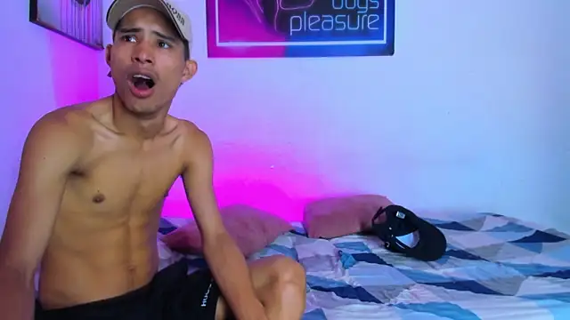Boys xxx  online show from May 11, 2026, 1:12 pm