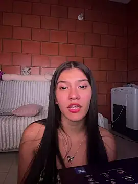 xayah cute online show from April 13, 2026, 6:28 am