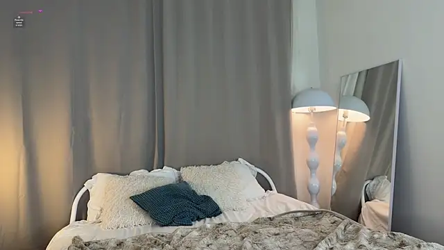 JuicySweetBliss online show from April 8, 2026, 7:37 pm