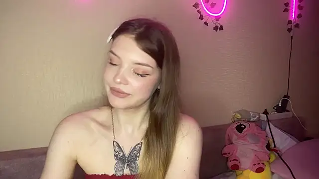 Lily  Moon  online show from April 12, 2026, 6:11 pm