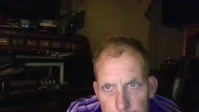 strokingjoe14585 online show from April 14, 2026, 3:33 am