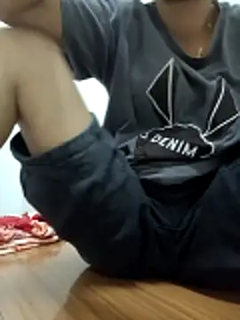 Sunny-yy online show from April 5, 2026, 10:49 pm