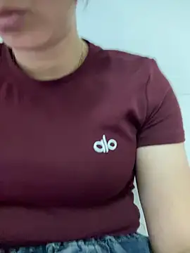 Sunny-yy online show from April 3, 2026, 10:11 am