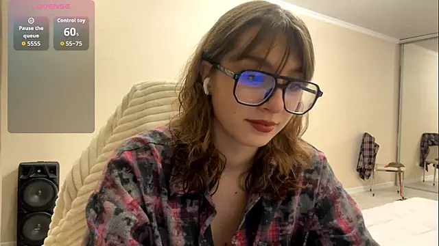 Olivia 132 online show from March 27, 2026, 5:25 pm