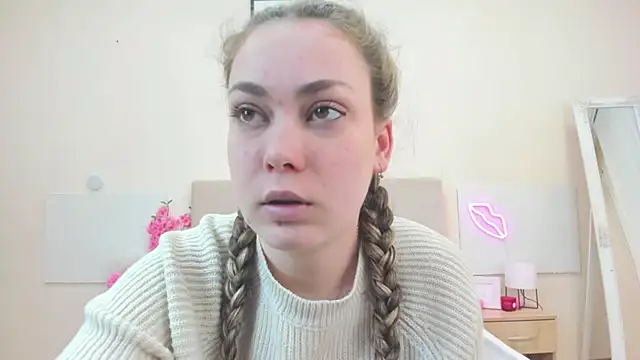 MelanieCuty online show from April 11, 2026, 5:15 am