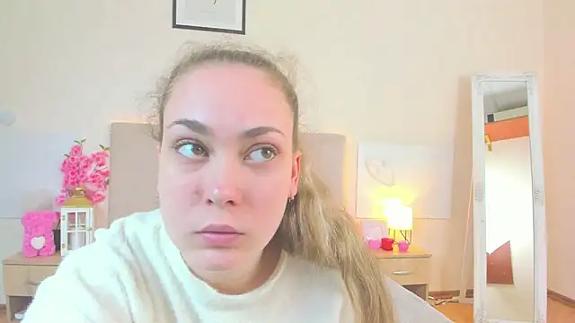 MelanieCuty online show from April 1, 2026, 5:31 am