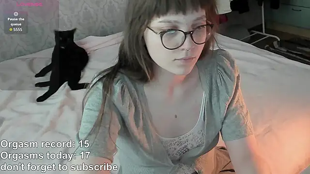 RileyNymph online show from April 11, 2026, 3:36 am