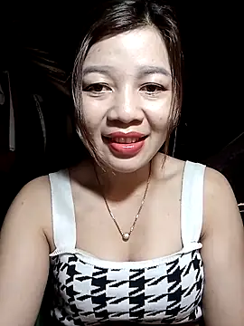 Yiyi102300 online show from April 6, 2026, 2:29 am