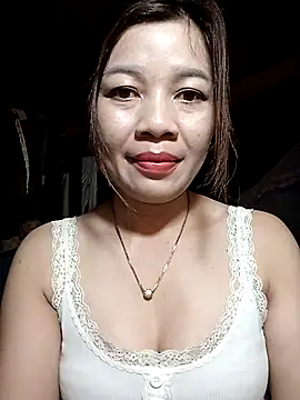 Yiyi102300 online show from March 28, 2026, 1:01 pm