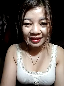 Yiyi102300 online show from April 3, 2026, 11:55 pm