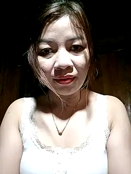 Yiyi102300 online show from March 17, 2026, 1:25 pm