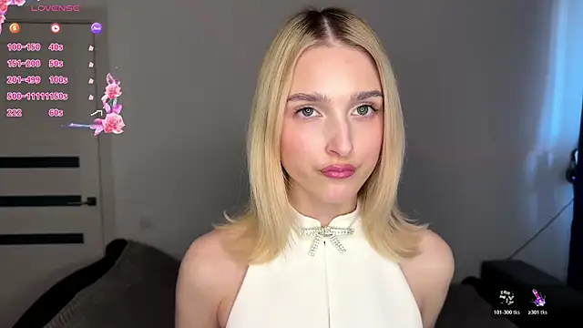 SweetiLun online show from April 15, 2026, 1:15 pm