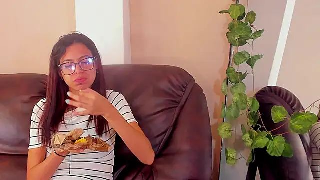 Snapshot of Emily_Lopera chatting on June 22, 2026, 3:31 pm Emily Lopera online show from June 22, 2026, 3:31 pm