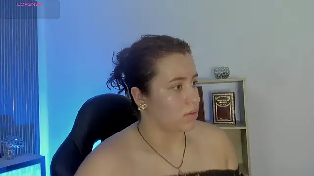 Snapshot of JeanneWilliams chatting on May 23, 2026, 12:26 pm JeanneWilliams online show from May 23, 2026, 12:26 pm