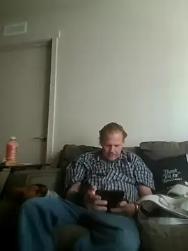 Snapshot of yourMasterisBored chatting on April 18, 2026, 7:58 pm yourMasterisBored online show from April 18, 2026, 7:58 pm