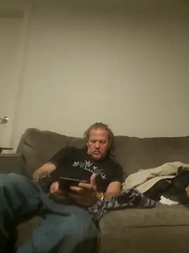 Snapshot of yourMasterisBored chatting on April 21, 2026, 3:13 am yourMasterisBored online show from April 21, 2026, 3:13 am