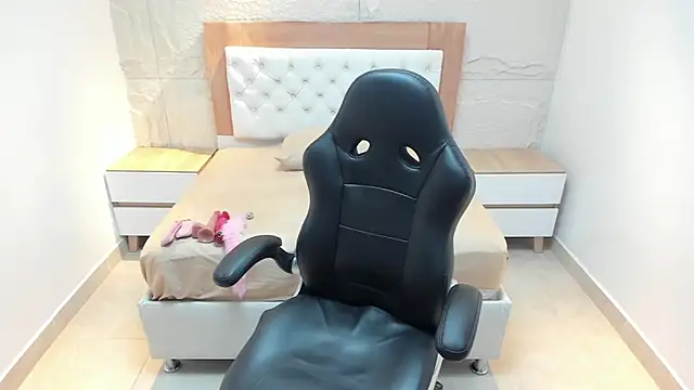 SIENNAMARSHAL online show from March 26, 2026, 1:09 pm