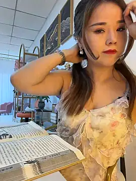 Xiaoxiao-y online show from April 18, 2026, 9:00 am