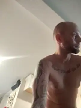 CaptCraker online show from April 17, 2026, 10:01 pm