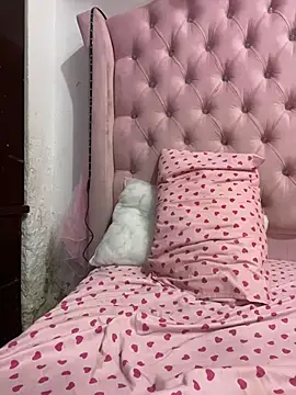 Hopeluna online show from March 27, 2026, 2:20 am