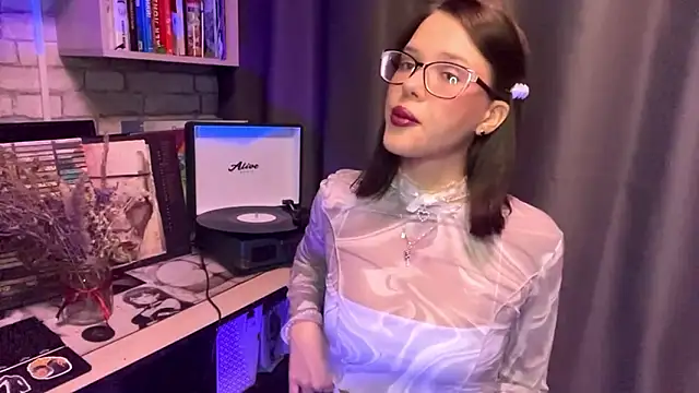 SarahHunnye online show from March 17, 2026, 10:18 am