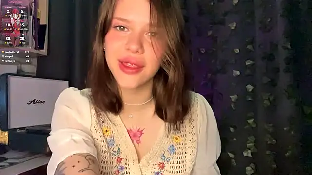 SarahHunnye online show from April 13, 2026, 12:47 am