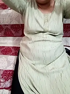 Snapshot of Gujju_bhabhi69 chatting on April 26, 2026, 11:18 am Gujju bhabhi69 online show from April 26, 2026, 11:18 am