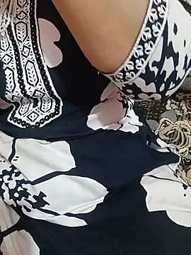 Snapshot of Gujju_bhabhi69 chatting on June 1, 2026, 10:15 am Gujju bhabhi69 online show from June 1, 2026, 10:15 am