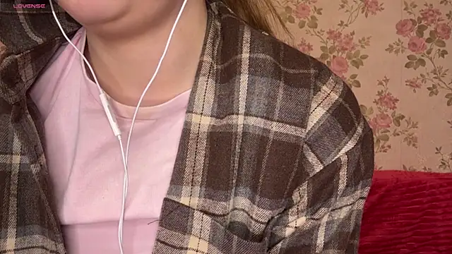 EleneShedden online show from April 4, 2026, 11:50 am