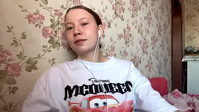 EleneShedden online show from March 15, 2026, 12:45 pm