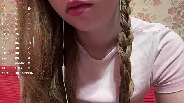 EleneShedden online show from April 12, 2026, 9:12 am