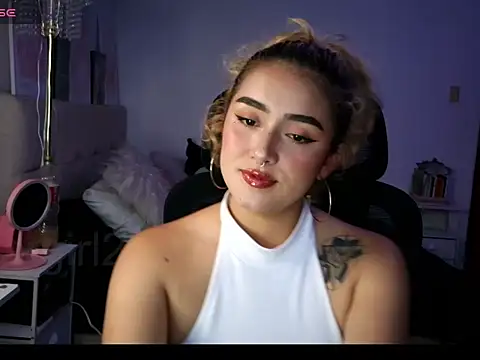 trinitych  online show from April 15, 2026, 10:43 pm