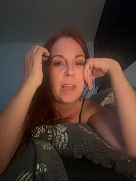 Snapshot of petitehotwife4u chatting on July 15, 2026, 5:31 pm petitehotwife4u online show from July 15, 2026, 5:31 pm