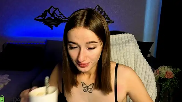 Snapshot of Lady_Sunrise12 chatting on June 11, 2026, 1:05 am Lady Sunrise12 online show from June 11, 2026, 1:05 am