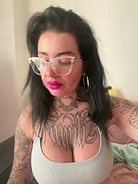 jenypr1ncess online show from April 17, 2026, 3:04 pm