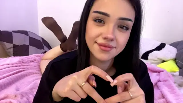 BeckyAurielle online show from April 8, 2026, 1:23 pm