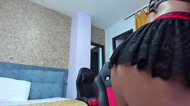 IsaSkinny online show from April 17, 2026, 7:49 pm