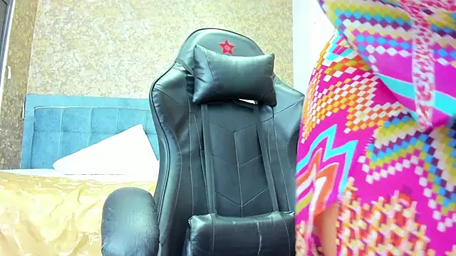 IsaSkinny online show from April 13, 2026, 7:51 pm