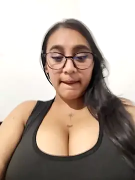 Mia skyy18 online show from April 16, 2026, 11:18 pm