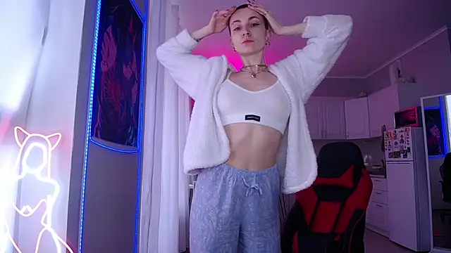 Hope Foxter online show from April 3, 2026, 5:47 am