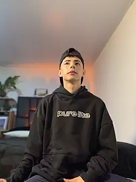 SebastianReed  online show from April 17, 2026, 6:49 am