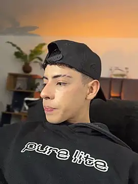 SebastianReed  online show from April 5, 2026, 3:57 am