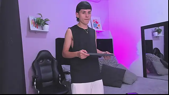 Snapshot of Andrew_restrepoo chatting on July 22, 2026, 11:29 pm Andrew restrepoo online show from July 22, 2026, 11:29 pm