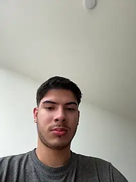 ApoloGray   online show from April 17, 2026, 6:44 pm