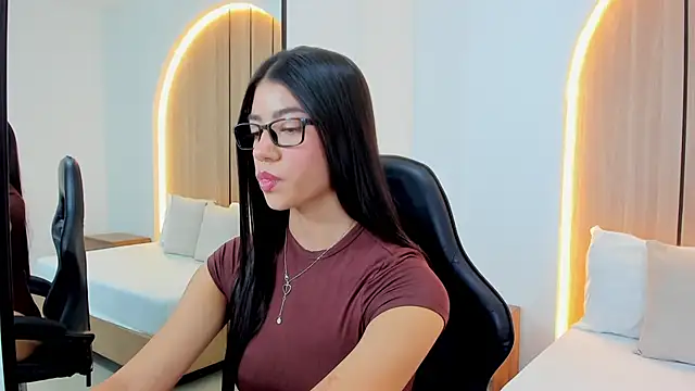 emma rousse5 online show from April 8, 2026, 7:48 pm