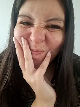 Snapshot of melucita chatting on May 9, 2026, 2:20 pm melucita online show from May 9, 2026, 2:20 pm