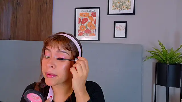 HelenaFoumier online show from March 31, 2026, 12:12 am